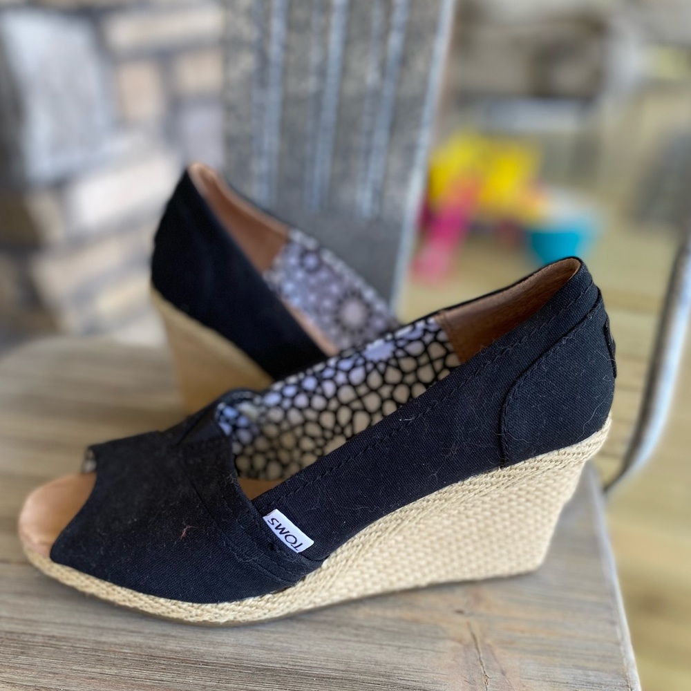 TOMS black wedges
